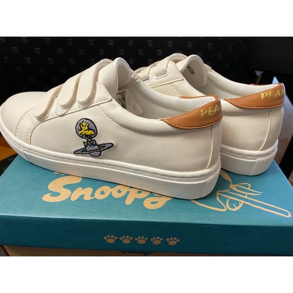 Snoopy Sneakers - Picture 3 of 9